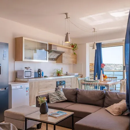 Daire Bay 3 Bedroom 